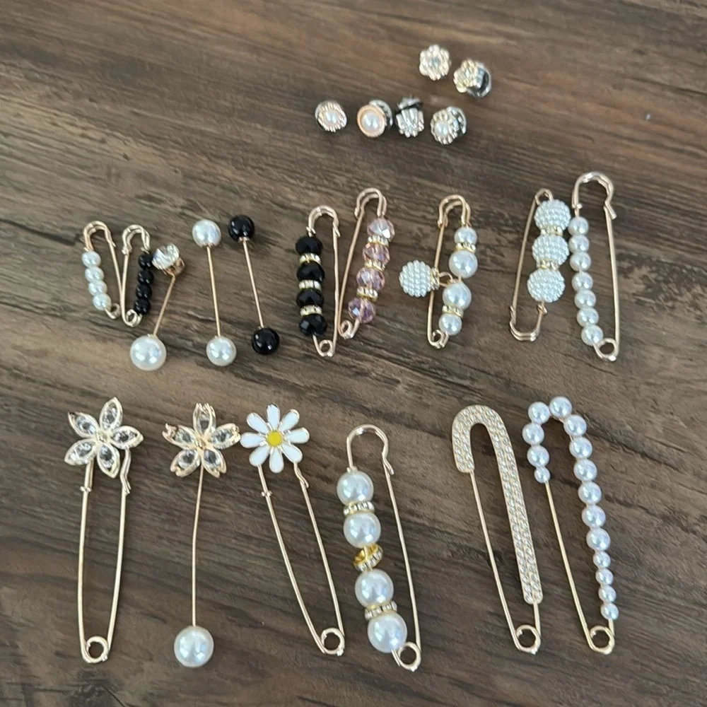 Elegant Gold and Silver Tightener & Brooch Set